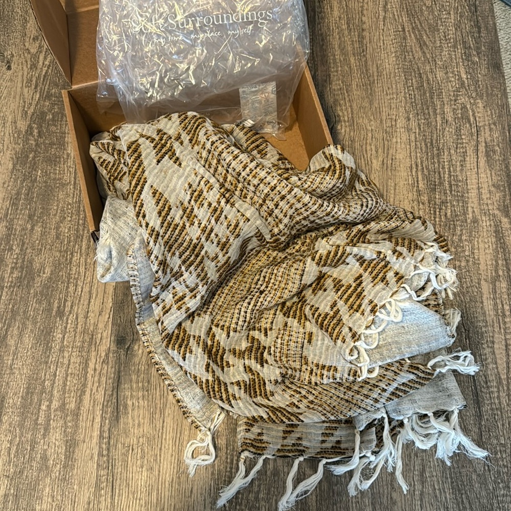 Soft Surroundings Shawl NIB - Picture 4 of 9